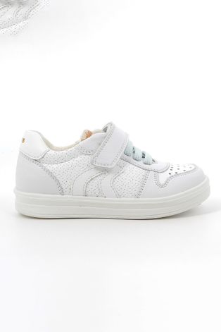 Παιδικά παπούτσια Primigi χρώμα: άσπρο