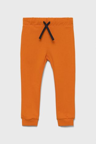 Детски памучен панталон United Colors of Benetton в оранжево с принт