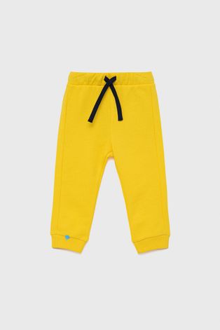 United Colors of Benetton spodnie bawełniane dziecięce kolor żółty gładkie
