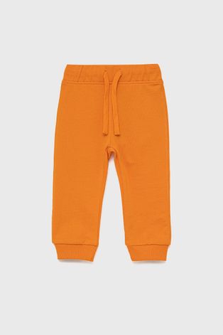 Детски памучен панталон United Colors of Benetton в оранжево с принт