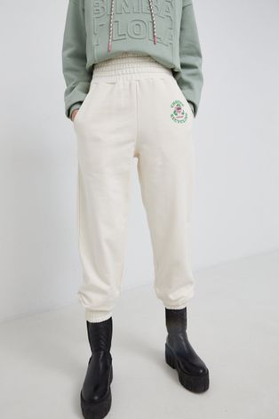 Памучен панталон Chiara Ferragni дамски в кремаво с изчистен дизайн