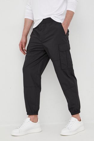 Памучен спортен панталон Armani Exchange в черно с изчистен дизайн