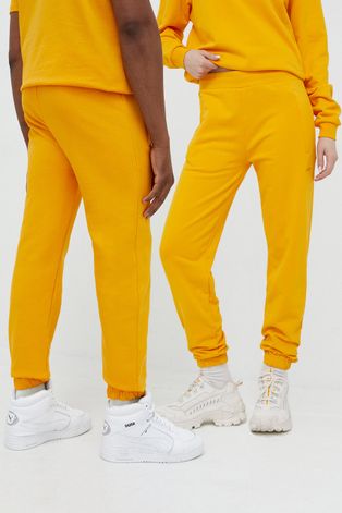 Arkk Copenhagen spodnie dresowe bawełniane kolor żółty gładkie