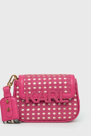 Karl Lagerfeld poseta culoarea roz