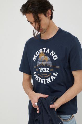 Памучна тениска Mustang в тъмносиньо с принт