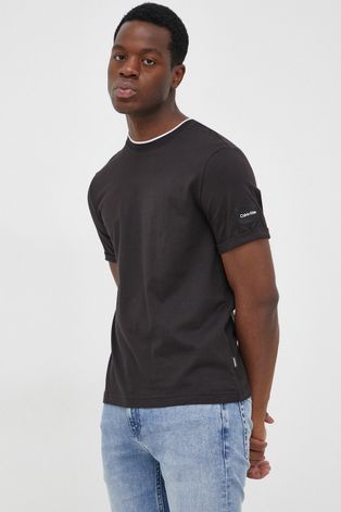 Памучна тениска Calvin Klein в черно с изчистен дизайн