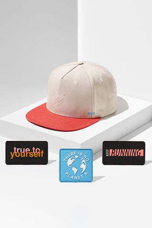 Next generation headwear Czapka kolor kremowy z aplikacją