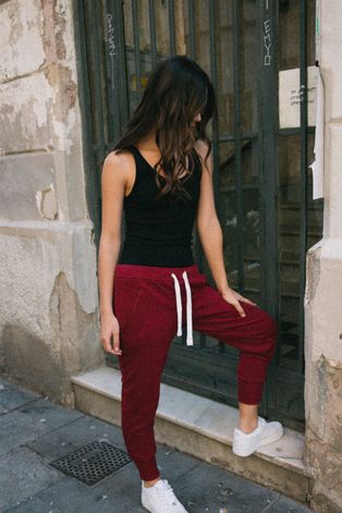 MUUV Spodnie Sneaker Girl damskie kolor czerwony gładkie