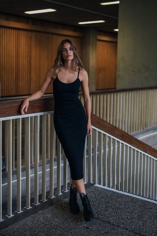 Φόρεμα MUUV χρώμα: μαύρο