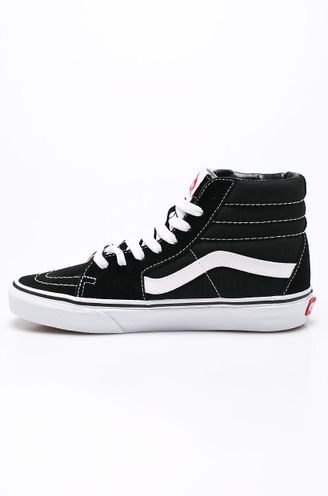 vans negras verdes