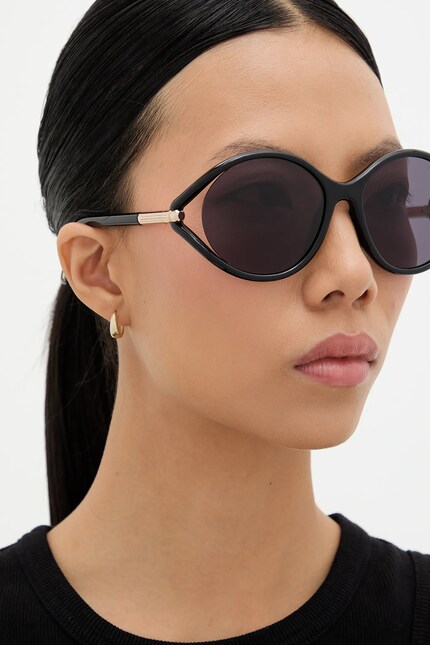 Tom Ford sunglasses women's black color FT1090_5901A at PRM US