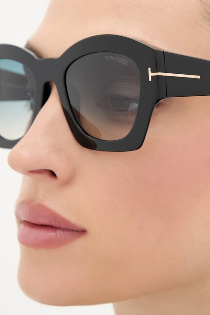 TOM Солнцезащитные очки Tom Ford Guilliana цвет чёрный FT1083_5201P