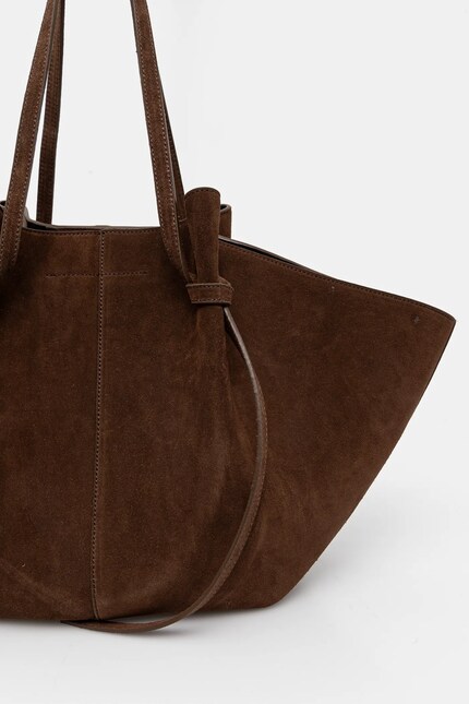 Велурена чанта Yuzefi LARGE MOCHI в кафяво YUZAW23-HB-LM-S004