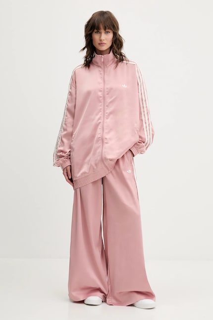 Кофта adidas Originals Satin Tt цвет розовый с аппликацией KC8812 Кофта adidas Originals Satin Tt цвет розовый с аппликацией KC8812