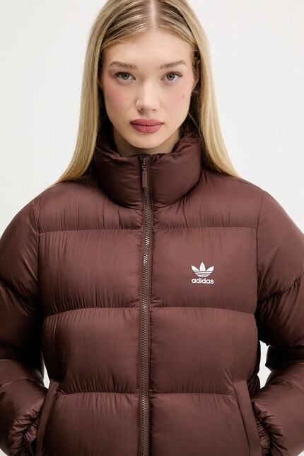 adidas Originals geacă Short Puffer culoarea maro, de iarnă