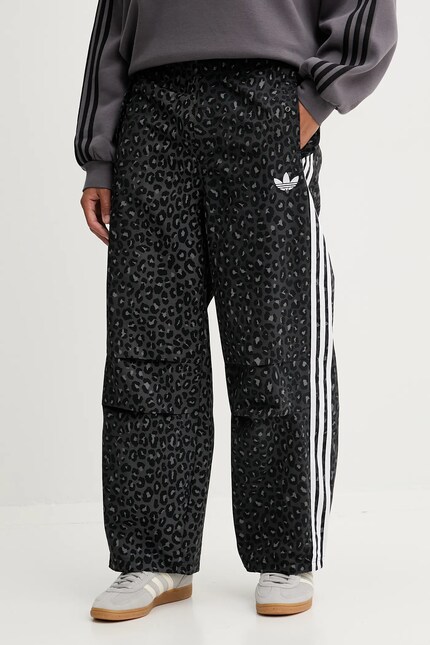 Спортивні штани adidas Originals Leo колір сірий візерунок JV7564