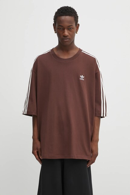 Хлопковая футболка adidas Originals Oversize Tee цвет коричневый с Хлопковая футболка adidas Originals Oversize Tee цвет коричневый с
