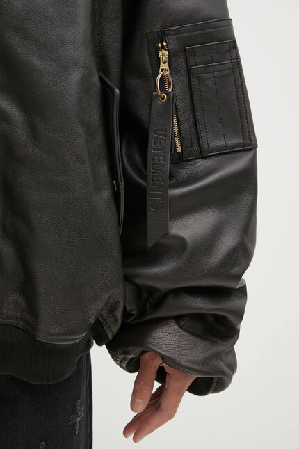 VETEMENTS jacket Oversized Leather Bomber men's black color VETEMENTS jacket Oversized Leather Bomber men's black color