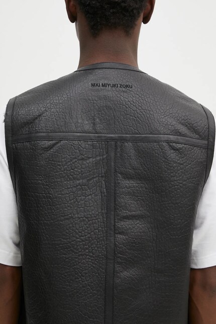 Кожаный жилет MKI MIYUKI ZOKU Shearling Vest мужской цвет чёрный