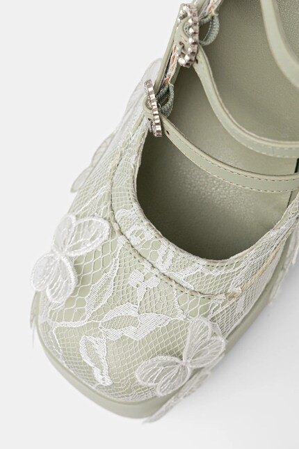 Туфли Koi Footwear Wild Lotus Butterfly Lace Platform Heels цвет