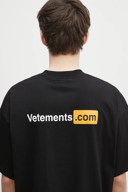 正規品 vetements open back t shirt VETEMENTS Night In Paris Oversized T-Shirt | UH76TR410B | SVD USA