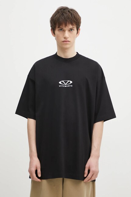 Хлопковая футболка VETEMENTS Oval Logo Oversized цвет чёрный с