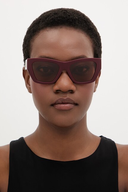 Burberry cat-eye sunglasses Women's maroon 0BE4492 at PRM US