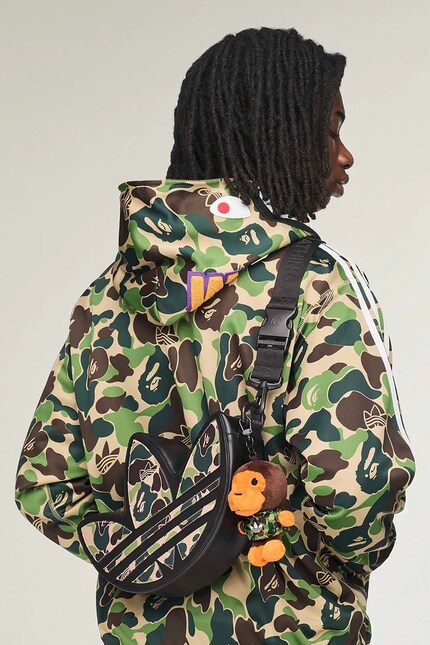 バッグ A BATHING APE x adidas Camo Shoulder Bag adidas Originals x BAPE handbag black color KF4921 at PRM US