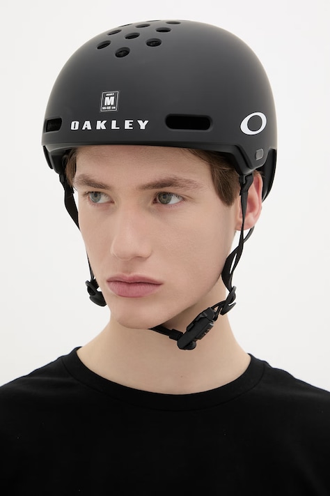 Oakley шолом чорний FOS901917