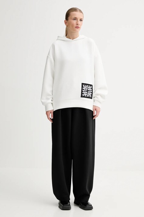 MMC STUDIO bluza damska kolor biały z kapturem z aplikacją VERITE.HOODIE