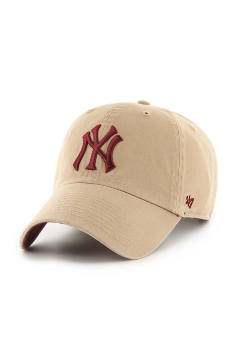 Памучна шапка с козирка 47brand MLB New York Yankees в бежово с апликация