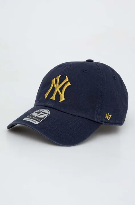 Памучна шапка с козирка 47brand MLB New York Yankees в тъмносиньо с апликация