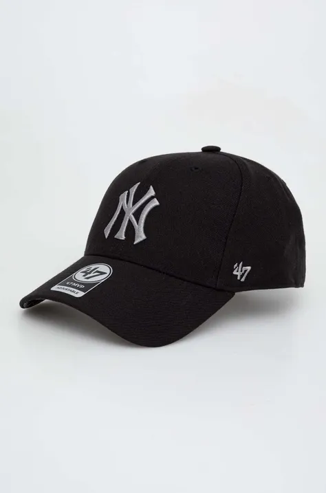 Шапка с козирка 47 brand MLB New York Yankees в черно с апликация