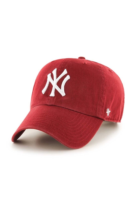 Памучна шапка с козирка 47 brand MLB New York Yankees в червено с апликация B-RGW17GWS-RZ
