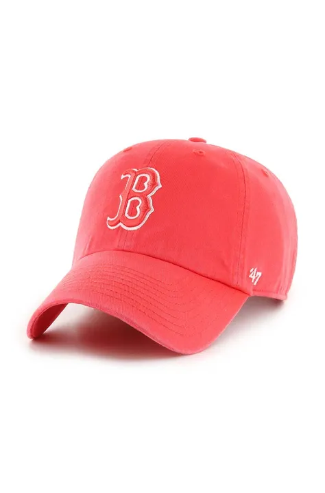 Памучна шапка с козирка 47 brand MLB Boston Red Sox в червено с апликация B-RGW02GWS-YH