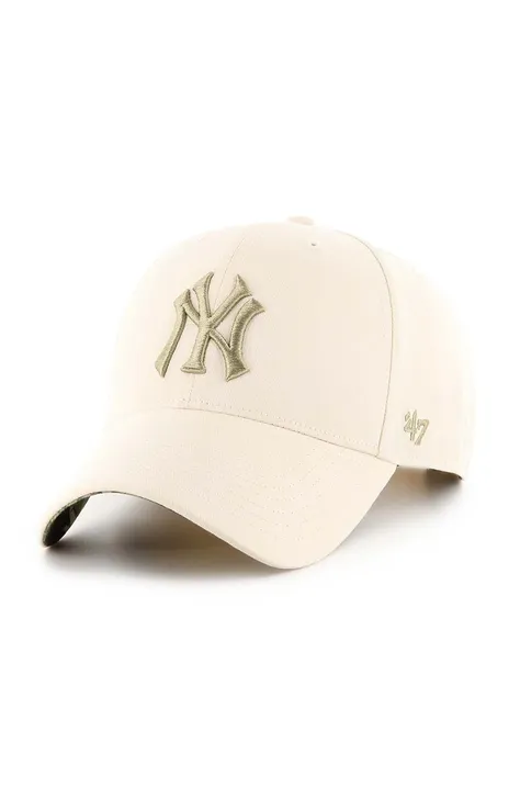 Памучна шапка с козирка 47 brand MLB New York Yankees в бежово с апликация B-TPCSP17CTP-NT