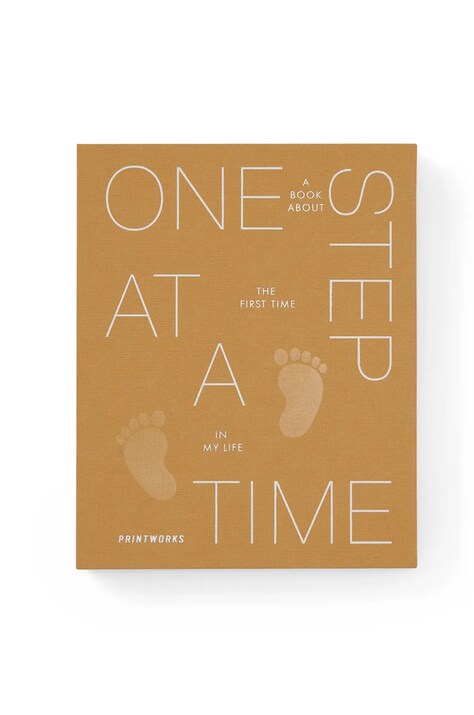 Бебешка книжка Printworks One Step at a Time