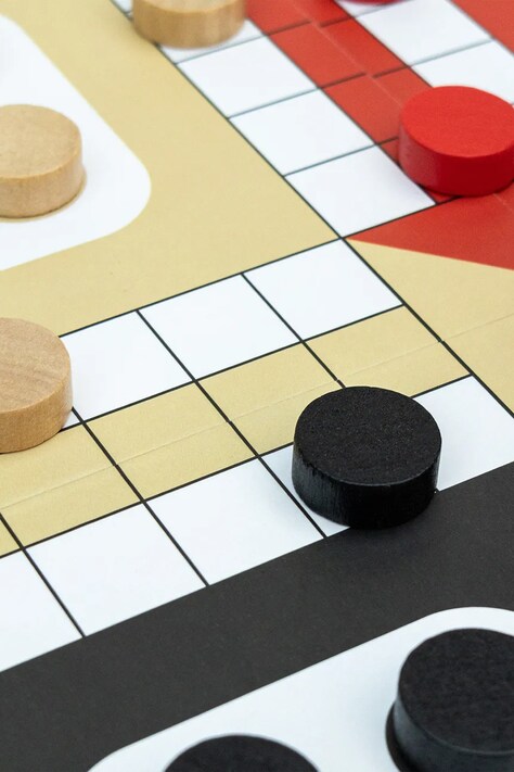 Настільна гра - лудо Luckies of London The Games Library: Ludo In A Book — фото 6