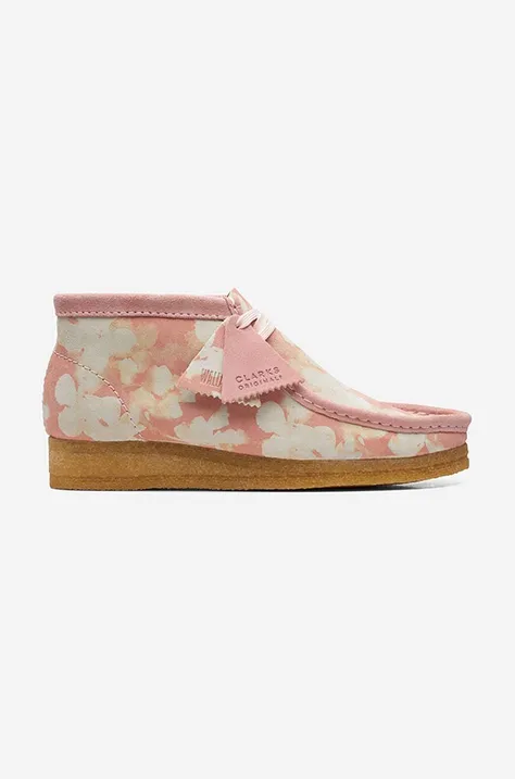 Semišové topánky Clarks Wallabee Boot dámske, ružová farba, na plochom podpätku, 26166096