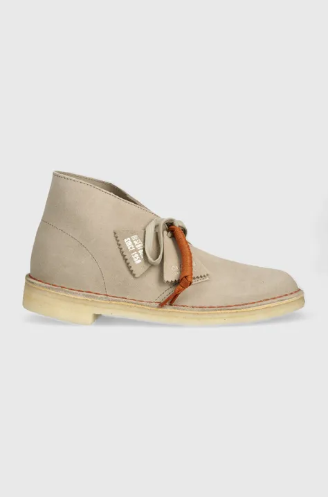 Semišové členkové topánky Clarks Desert Boot béžová farba, 26155527