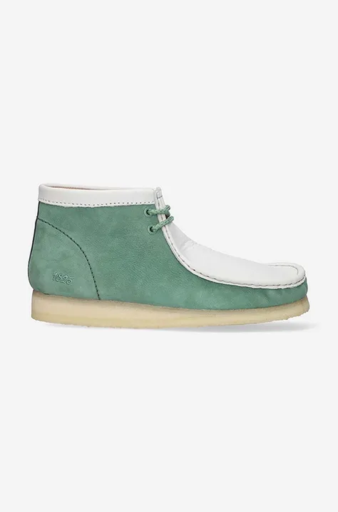 Clarks scarpe in camoscio Wallabee Boot uomo colore verde 26165078