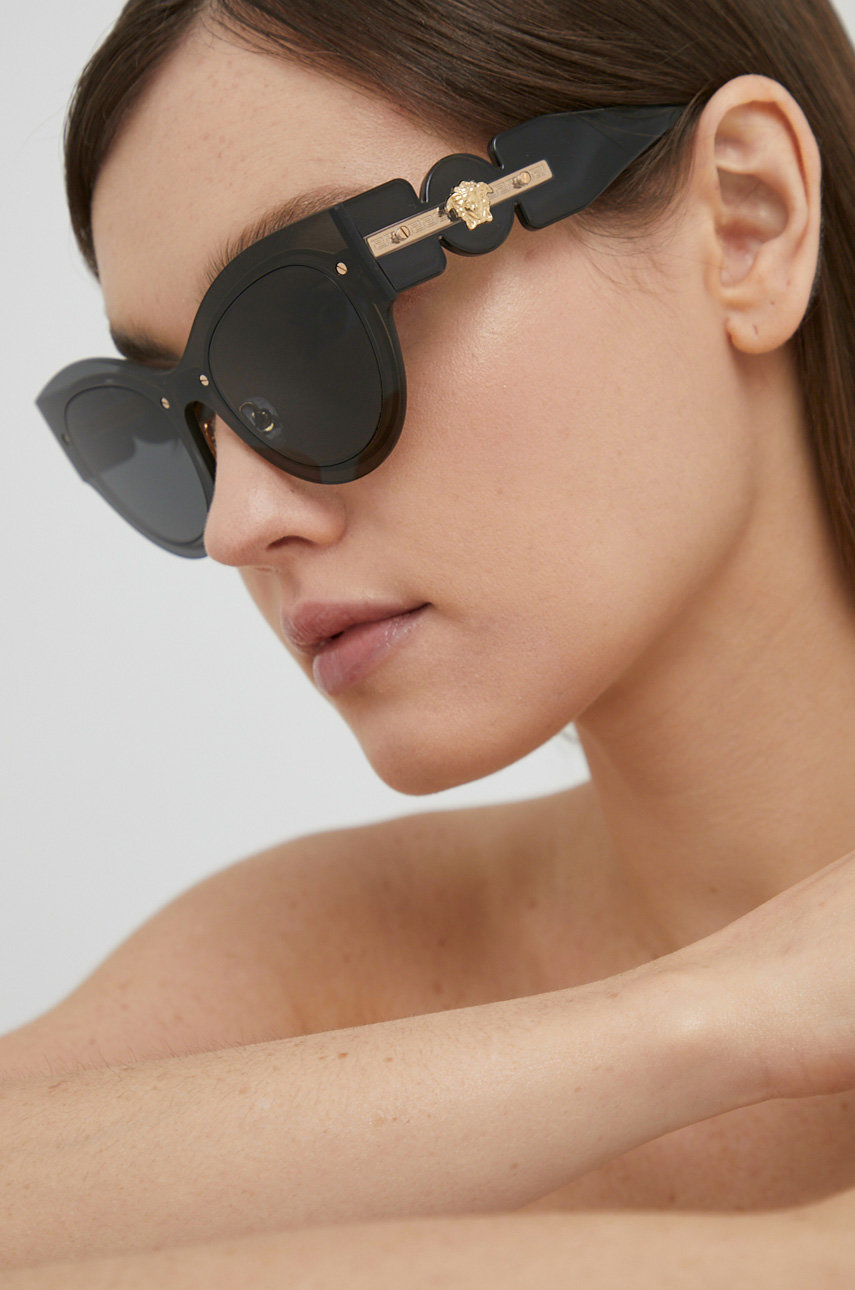Versace Okulary przeciwsłoneczne 0VE2234 damskie kolor czarny