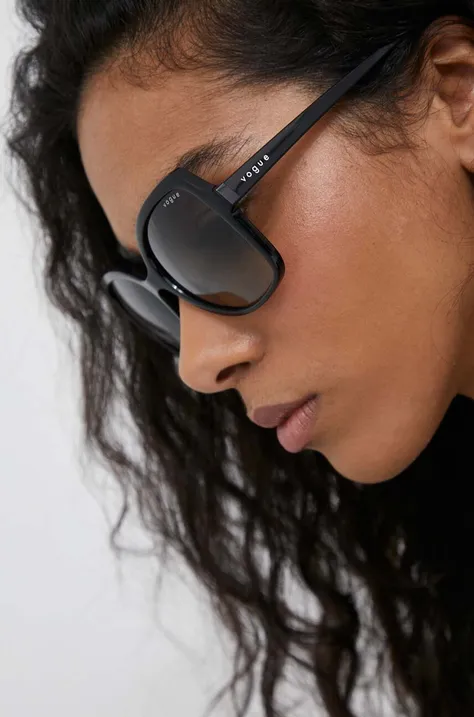 Сонцезахисні окуляри VOGUE жіночі колір чорний