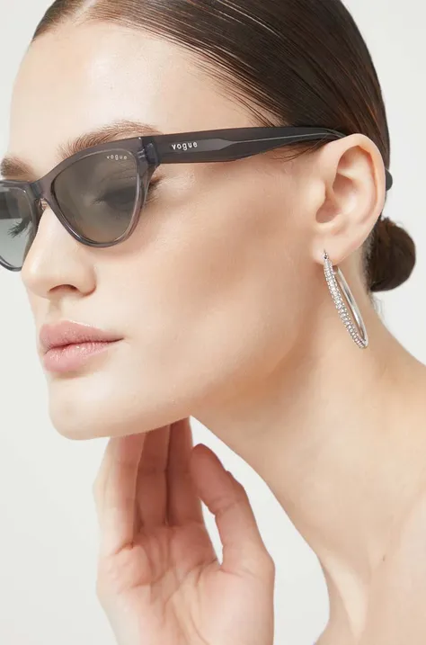 Sunčane naočale VOGUE za žene, boja: siva