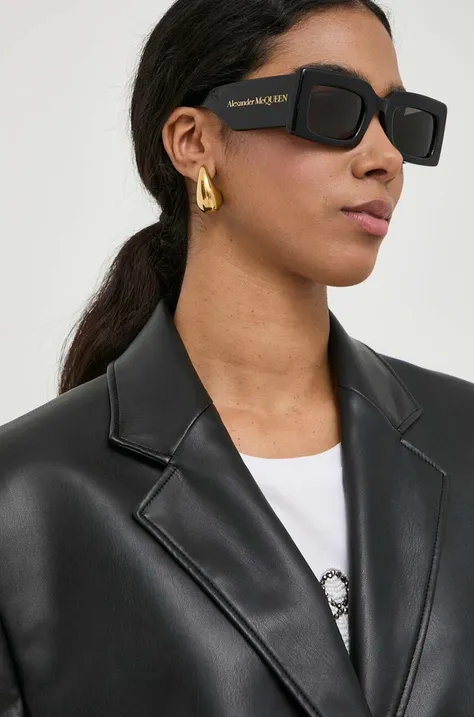 Солнцезащитные очки Alexander McQueen женские цвет чёрный