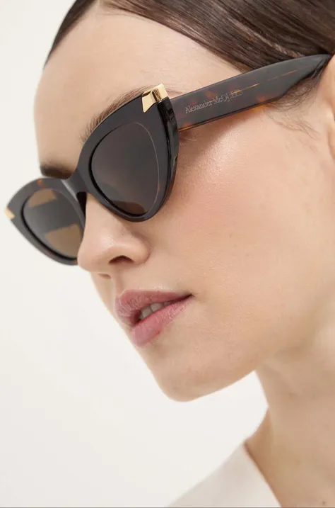 Slnečné okuliare Alexander McQueen dámske, hnedá farba, AM0442S
