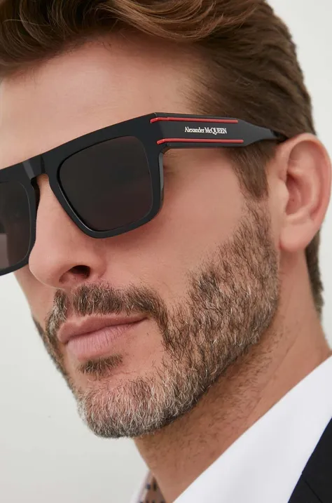 Солнцезащитные очки Alexander McQueen мужские цвет чёрный