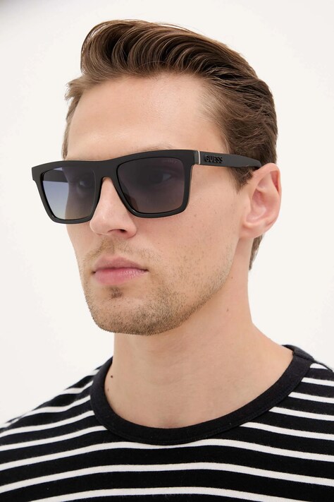 Слънчеви очила Guess мъжки в черно GU00166_5501D