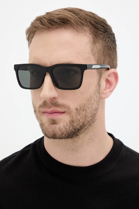 Солнцезащитные очки Emporio Armani цвет чёрный 0EA4262U