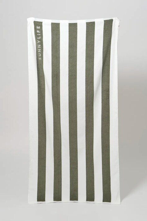 Plážová osuška SunnyLife The Vacay Olive Stripe zelená farba